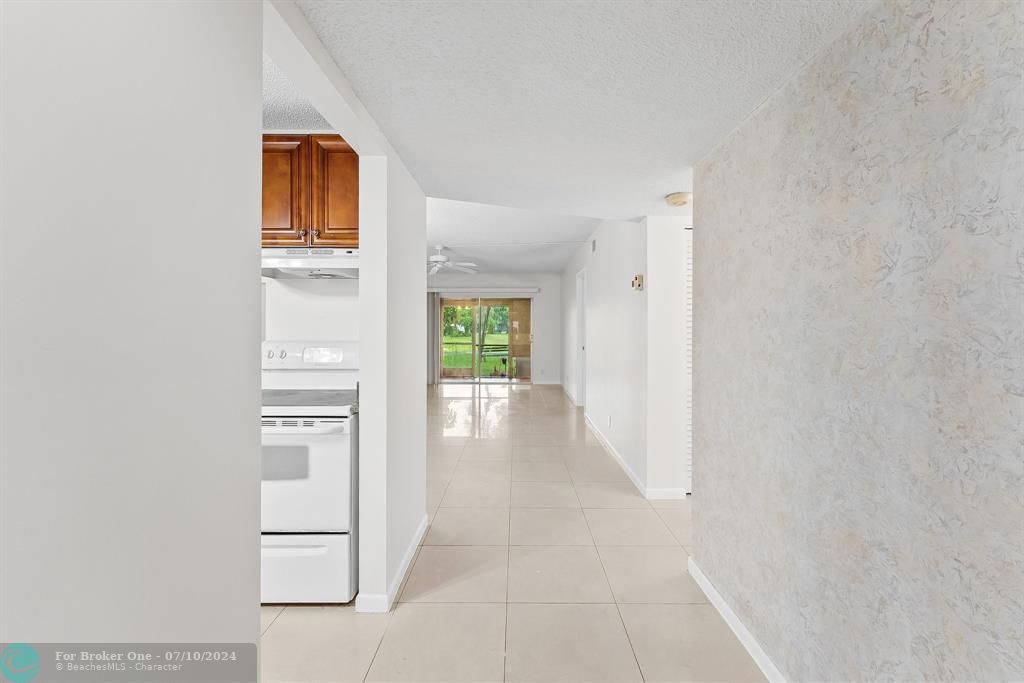 Active With Contract: $2,200 (2 beds, 2 baths, 1023 Square Feet)