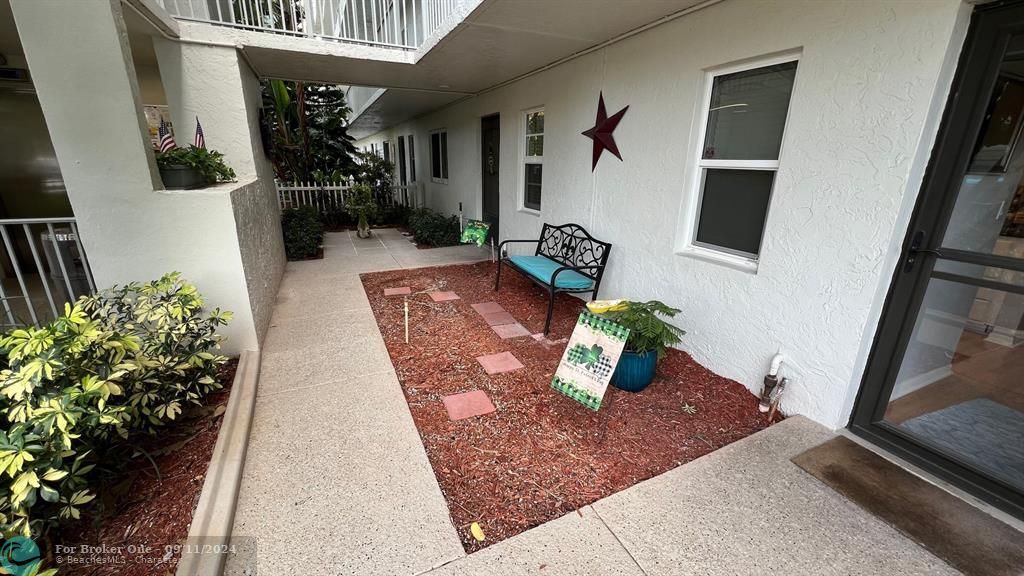 Recently Sold: $239,000 (2 beds, 2 baths, 825 Square Feet)