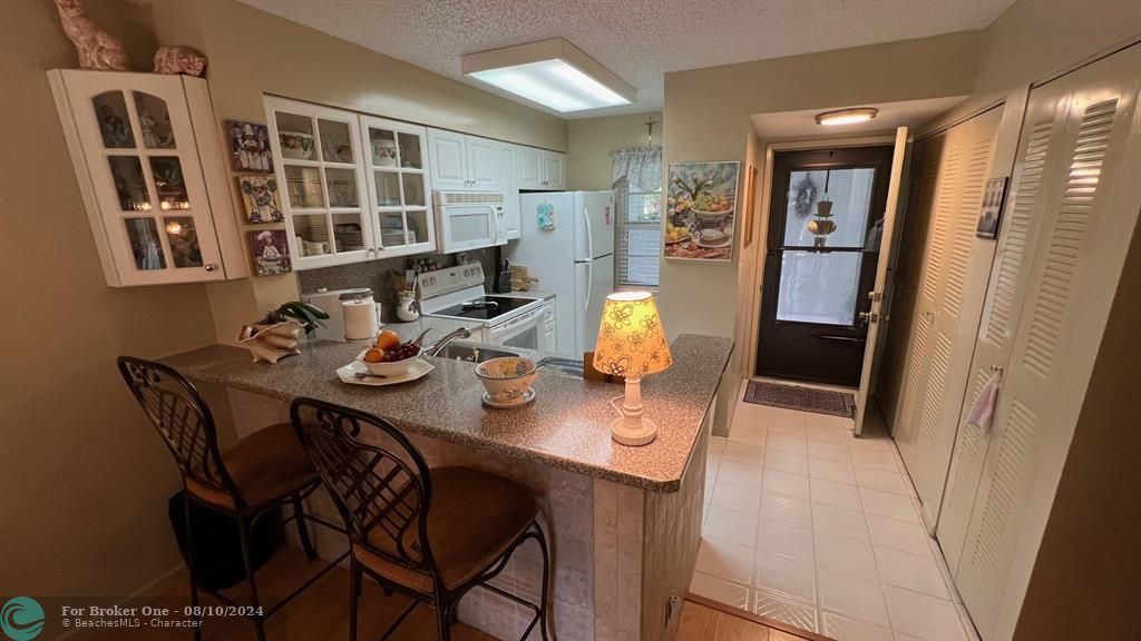 Recently Sold: $239,000 (2 beds, 2 baths, 825 Square Feet)