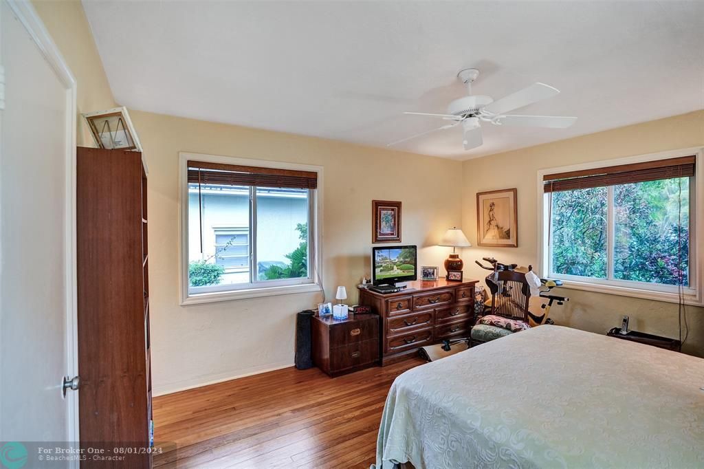 For Sale: $1,100,000 (2 beds, 2 baths, 1962 Square Feet)