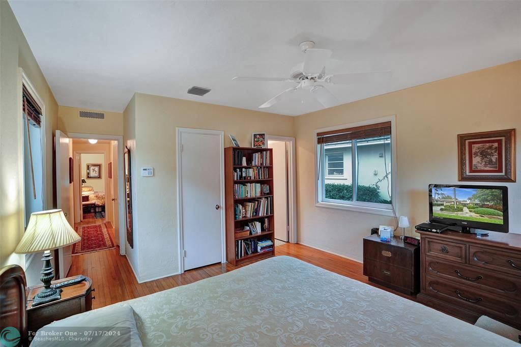 For Sale: $1,100,000 (2 beds, 2 baths, 1962 Square Feet)