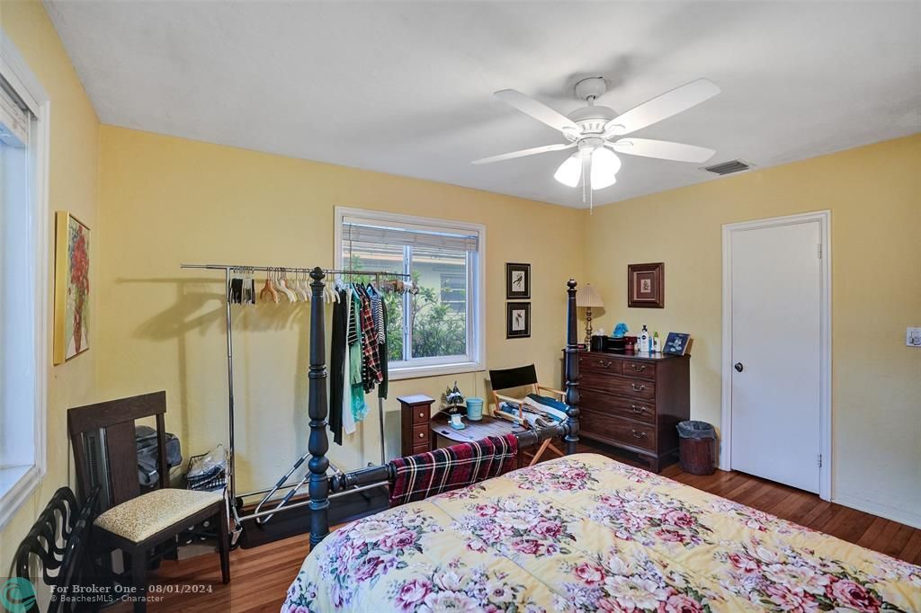 For Sale: $1,100,000 (2 beds, 2 baths, 1962 Square Feet)