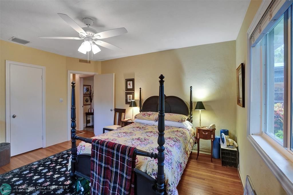 For Sale: $1,100,000 (2 beds, 2 baths, 1962 Square Feet)