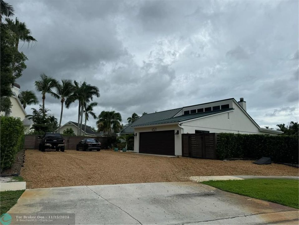 For Sale: $1,675,000 (3 beds, 2 baths, 2345 Square Feet)