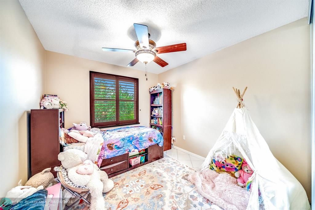 For Sale: $347,000 (3 beds, 2 baths, 1392 Square Feet)