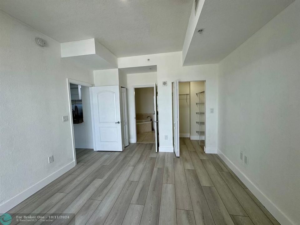 For Rent: $2,900 (2 beds, 2 baths, 1036 Square Feet)