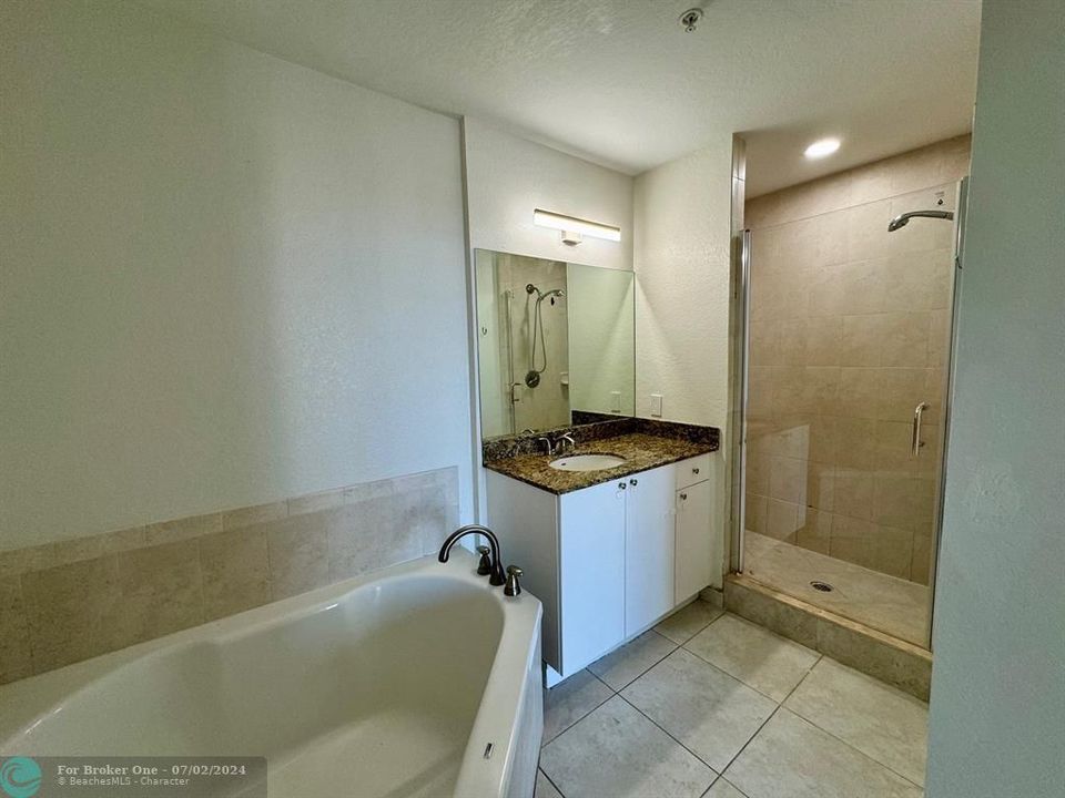 For Rent: $2,900 (2 beds, 2 baths, 1036 Square Feet)