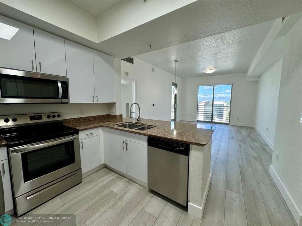 For Rent: $2,900 (2 beds, 2 baths, 1036 Square Feet)