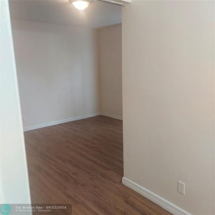 For Rent: $1,595 (1 beds, 1 baths, 700 Square Feet)