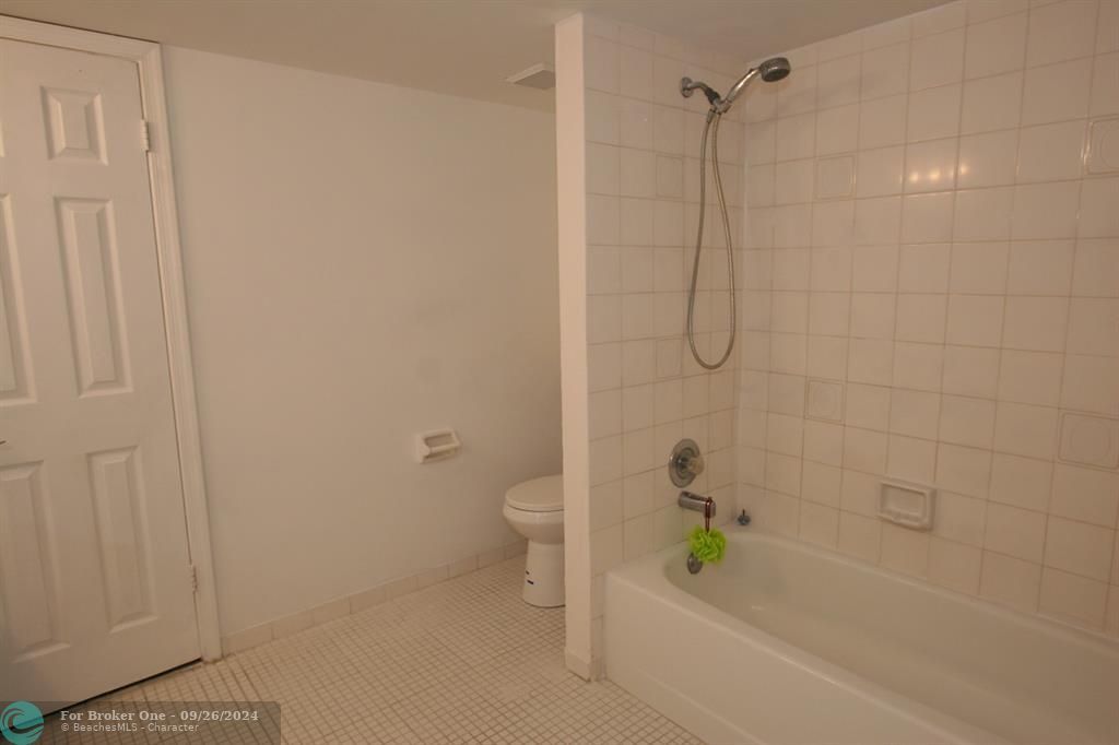 For Rent: $2,300 (2 beds, 2 baths, 1230 Square Feet)