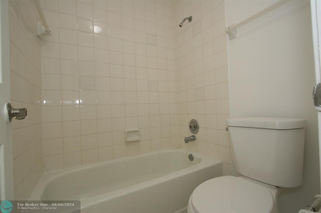 For Rent: $2,300 (2 beds, 2 baths, 1230 Square Feet)