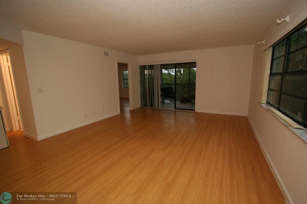 For Rent: $2,300 (2 beds, 2 baths, 1230 Square Feet)