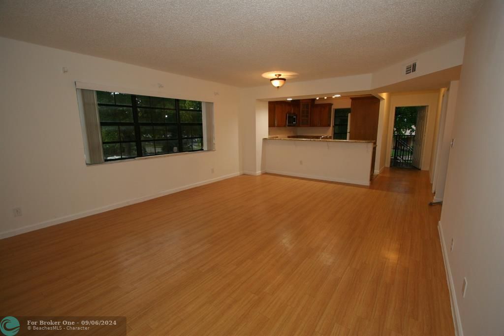 For Rent: $2,300 (2 beds, 2 baths, 1230 Square Feet)