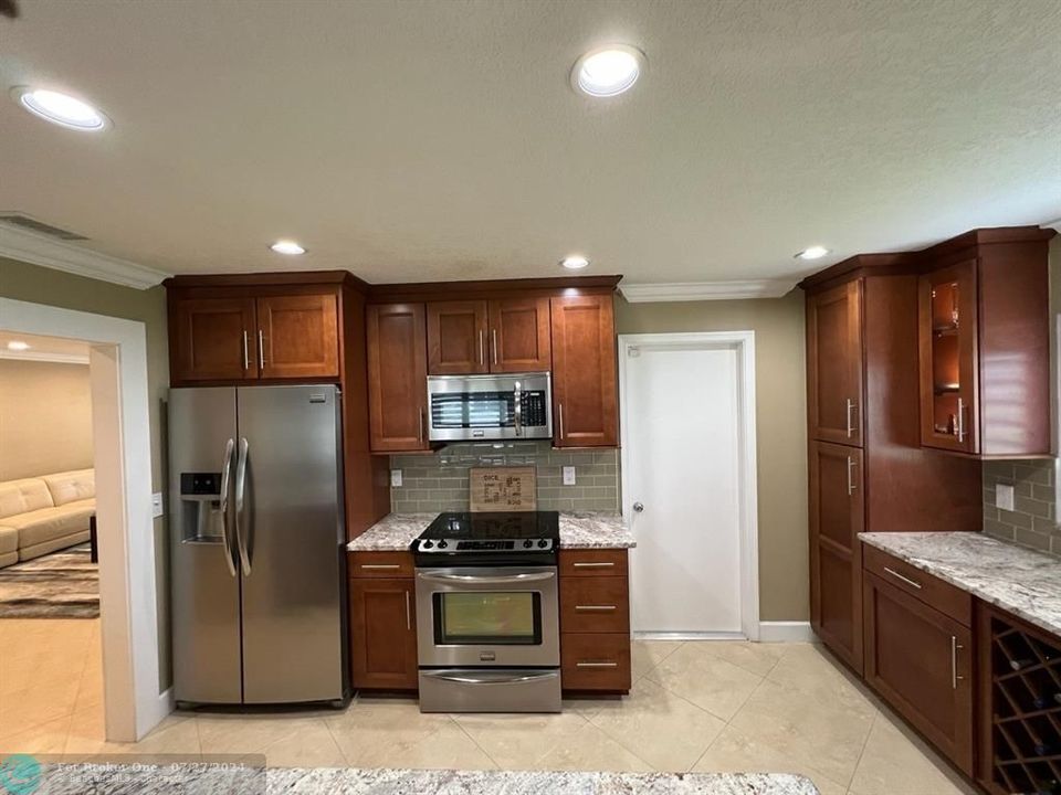 For Sale: $465,000 (2 beds, 2 baths, 1574 Square Feet)
