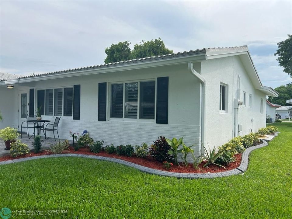 Recently Sold: $465,000 (2 beds, 2 baths, 1574 Square Feet)