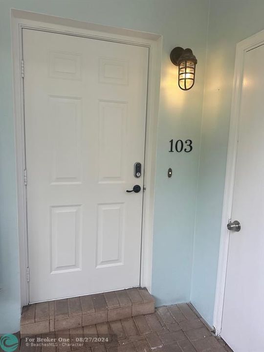 For Rent: $2,000 (1 beds, 1 baths, 680 Square Feet)