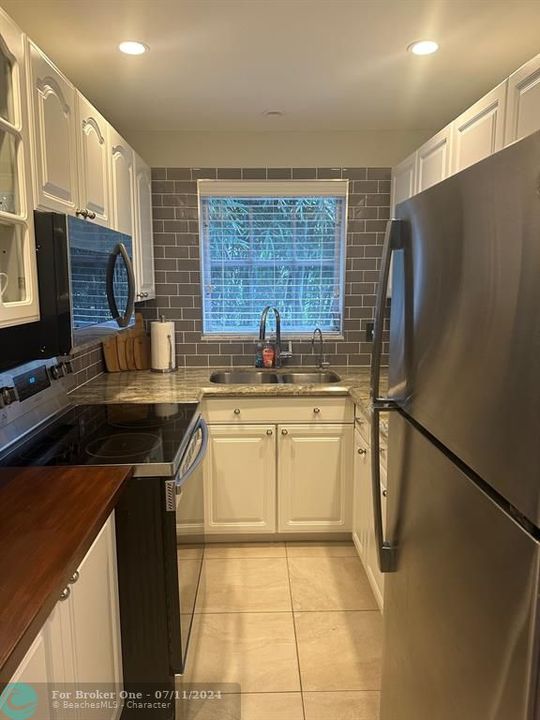 For Rent: $2,000 (1 beds, 1 baths, 680 Square Feet)