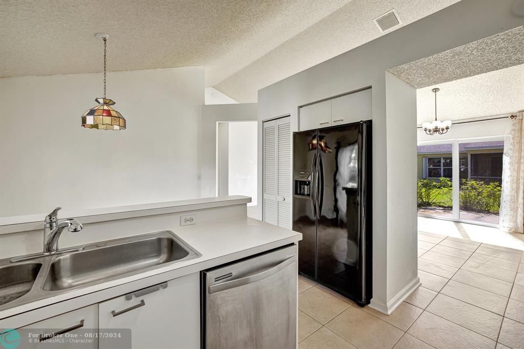 For Sale: $414,999 (3 beds, 2 baths, 1361 Square Feet)