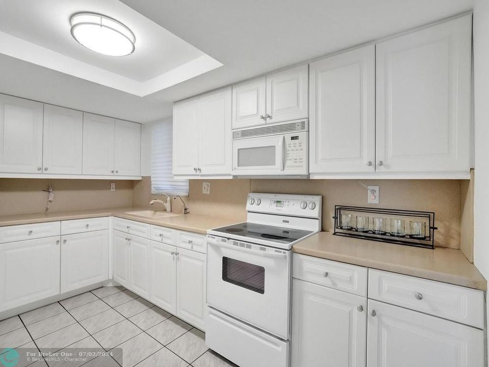 Active With Contract: $379,900 (2 beds, 2 baths, 1347 Square Feet)