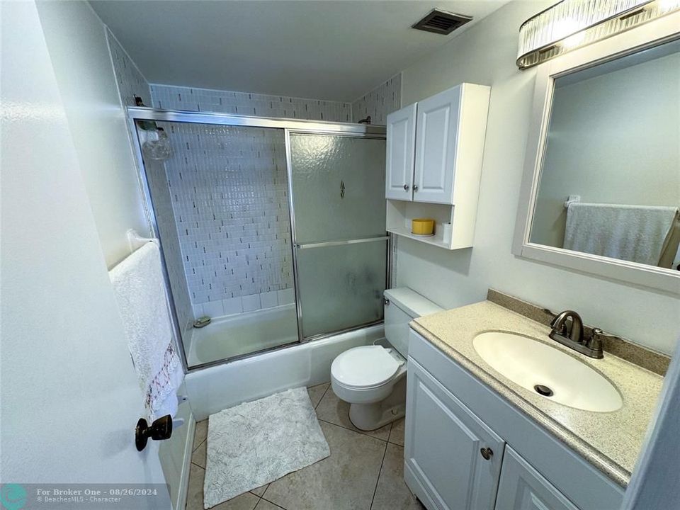 For Rent: $2,125 (2 beds, 2 baths, 930 Square Feet)