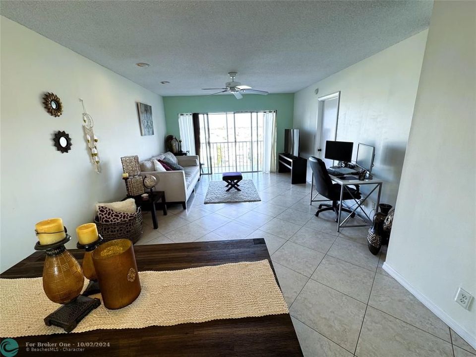 For Rent: $2,125 (2 beds, 2 baths, 930 Square Feet)