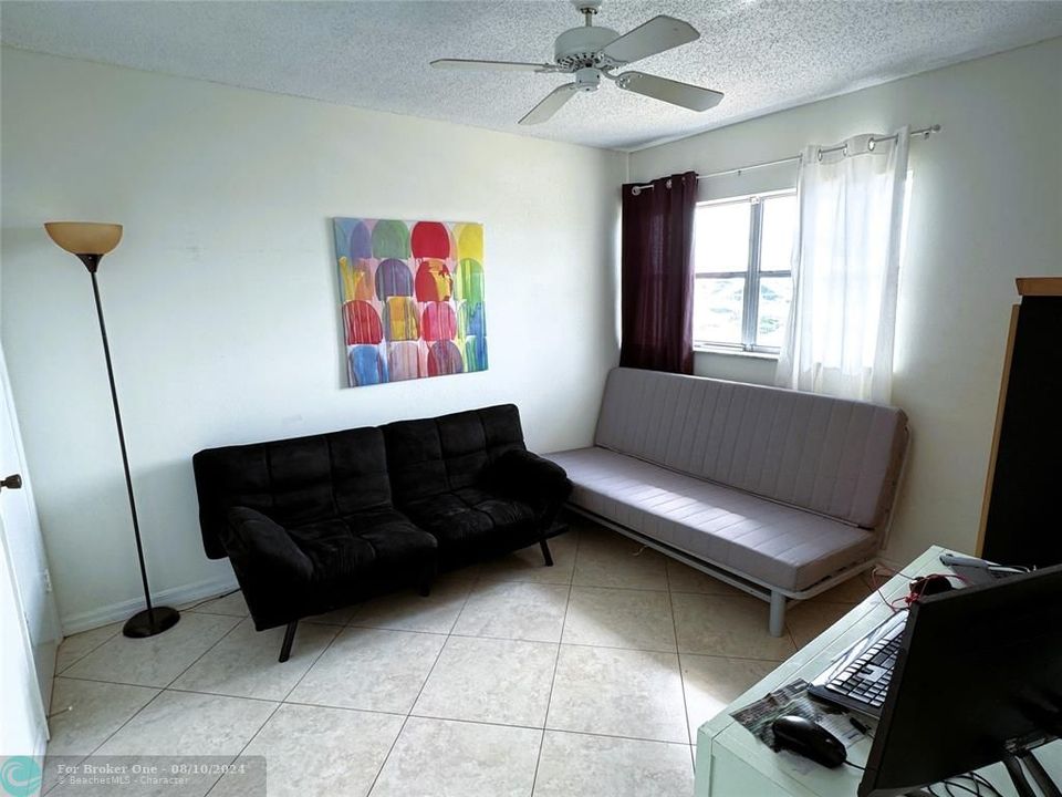 For Rent: $2,125 (2 beds, 2 baths, 930 Square Feet)