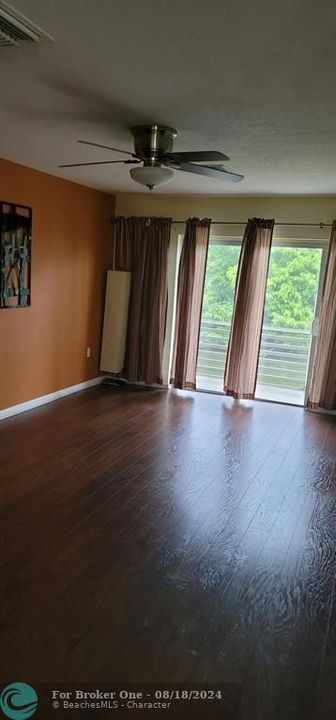 Active With Contract: $130,000 (1 beds, 1 baths, 760 Square Feet)