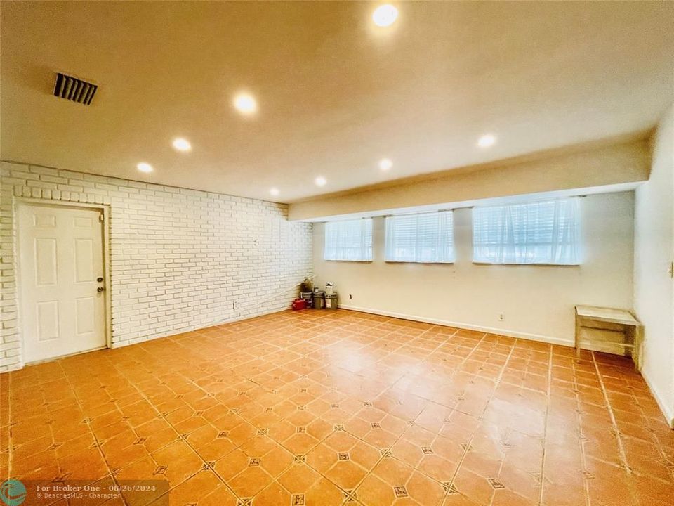 En Venta: $814,000 (4 camas, 2 baños, 2120 Pies cuadrados)