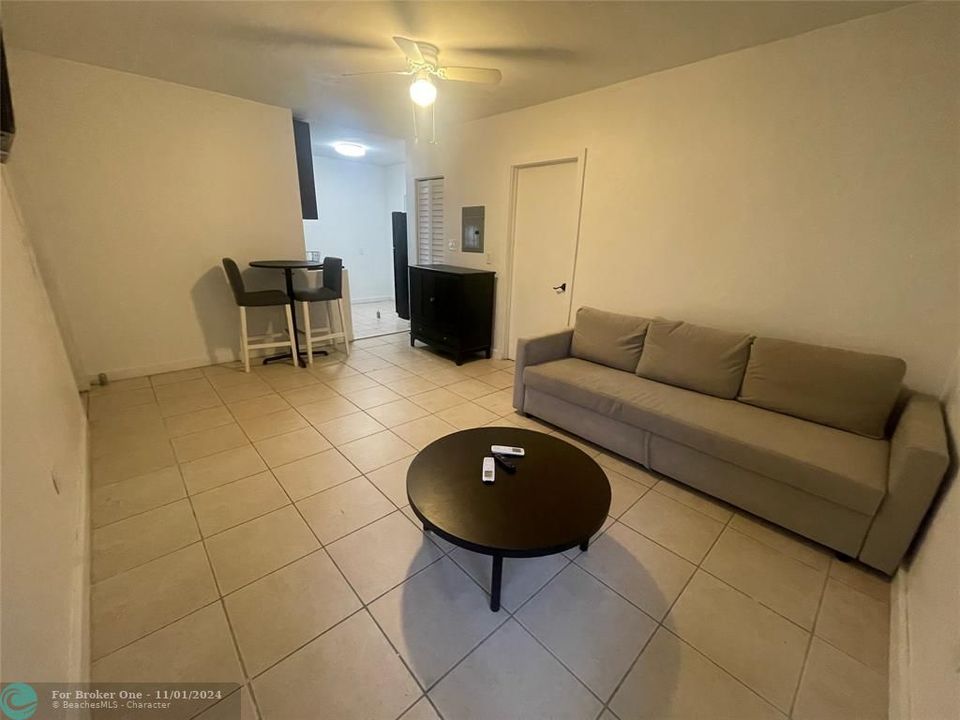 For Rent: $1,550 (1 beds, 1 baths, 550 Square Feet)