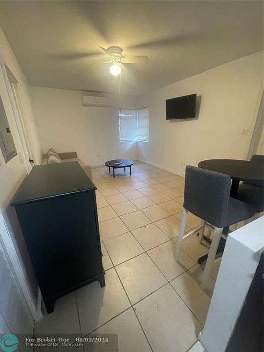 For Rent: $1,550 (1 beds, 1 baths, 550 Square Feet)