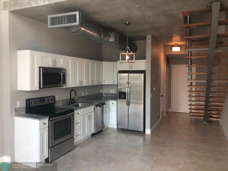 For Rent: $2,900 (1 beds, 1 baths, 795 Square Feet)