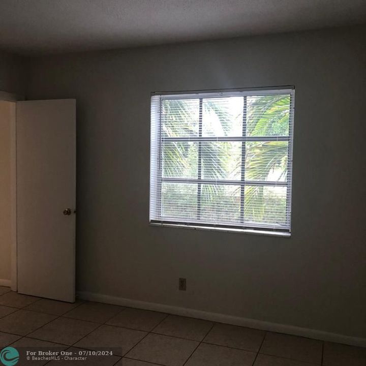 For Rent: $1,800 (1 beds, 1 baths, 685 Square Feet)