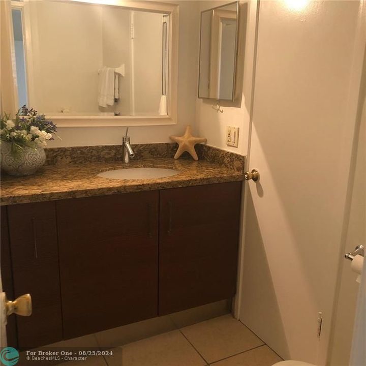 Active With Contract: $1,700 (1 beds, 1 baths, 685 Square Feet)