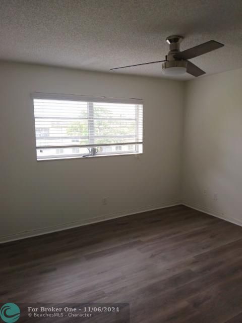 Active With Contract: $1,750 (2 beds, 2 baths, 880 Square Feet)