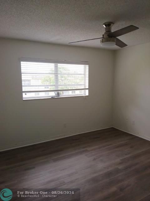 For Rent: $1,800 (2 beds, 2 baths, 880 Square Feet)