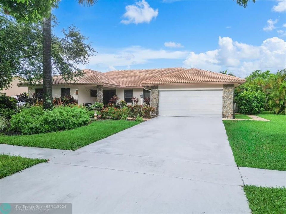 For Sale: $799,900 (3 beds, 2 baths, 2226 Square Feet)