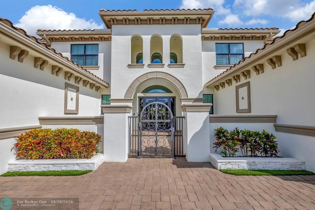 For Sale: $3,636,000 (5 beds, 5 baths, 5325 Square Feet)