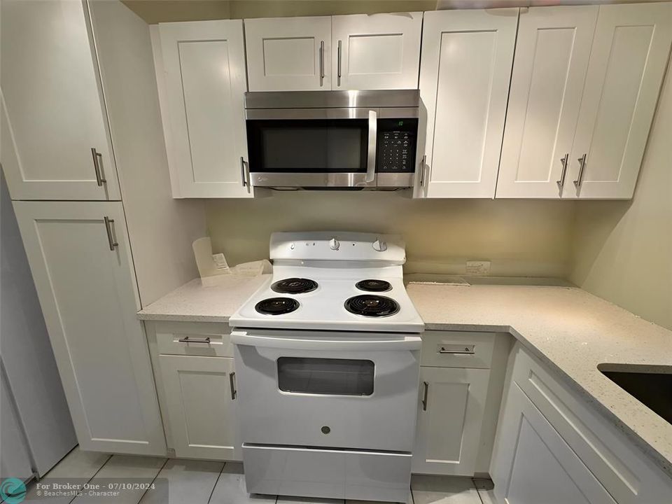 For Rent: $1,725 (1 beds, 1 baths, 597 Square Feet)