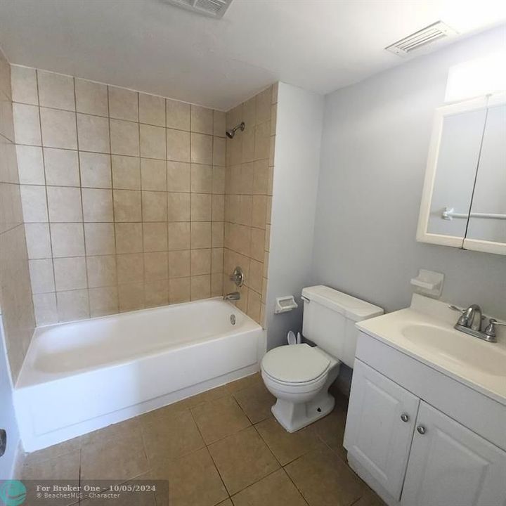 For Rent: $1,900 (2 beds, 2 baths, 970 Square Feet)