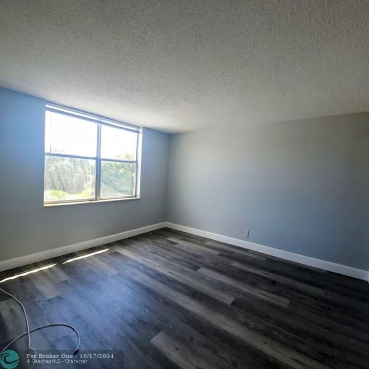 For Rent: $1,900 (2 beds, 2 baths, 970 Square Feet)