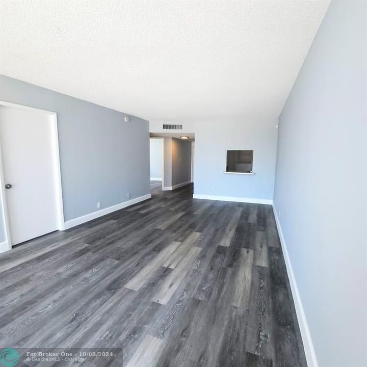 For Rent: $1,900 (2 beds, 2 baths, 970 Square Feet)