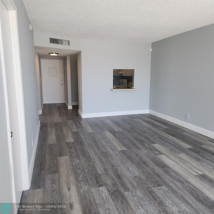 For Rent: $1,900 (2 beds, 2 baths, 970 Square Feet)