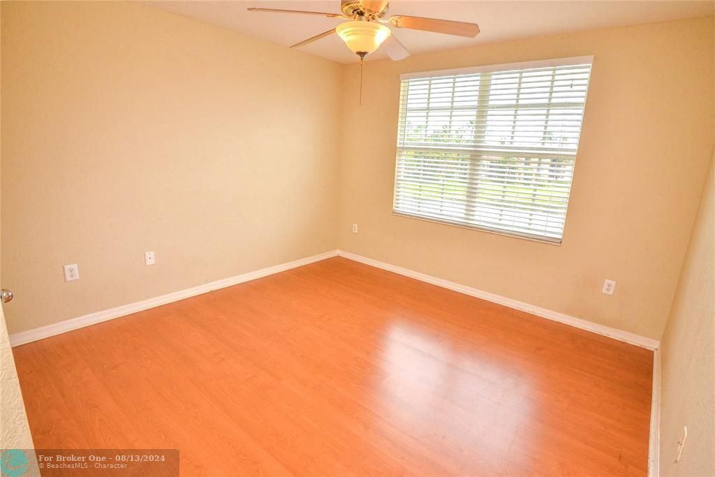 Active With Contract: $2,200 (2 beds, 2 baths, 1149 Square Feet)