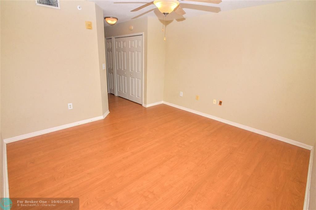 Active With Contract: $2,200 (2 beds, 2 baths, 1149 Square Feet)