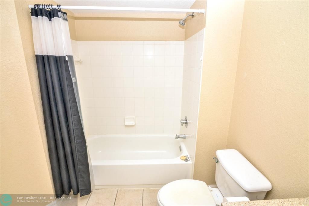 Active With Contract: $2,200 (2 beds, 2 baths, 1149 Square Feet)