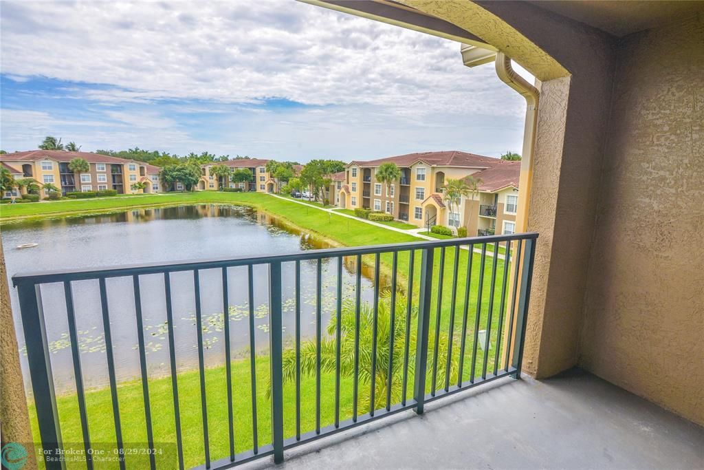 Active With Contract: $2,200 (2 beds, 2 baths, 1149 Square Feet)