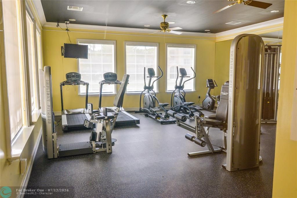 Active With Contract: $2,200 (2 beds, 2 baths, 1149 Square Feet)