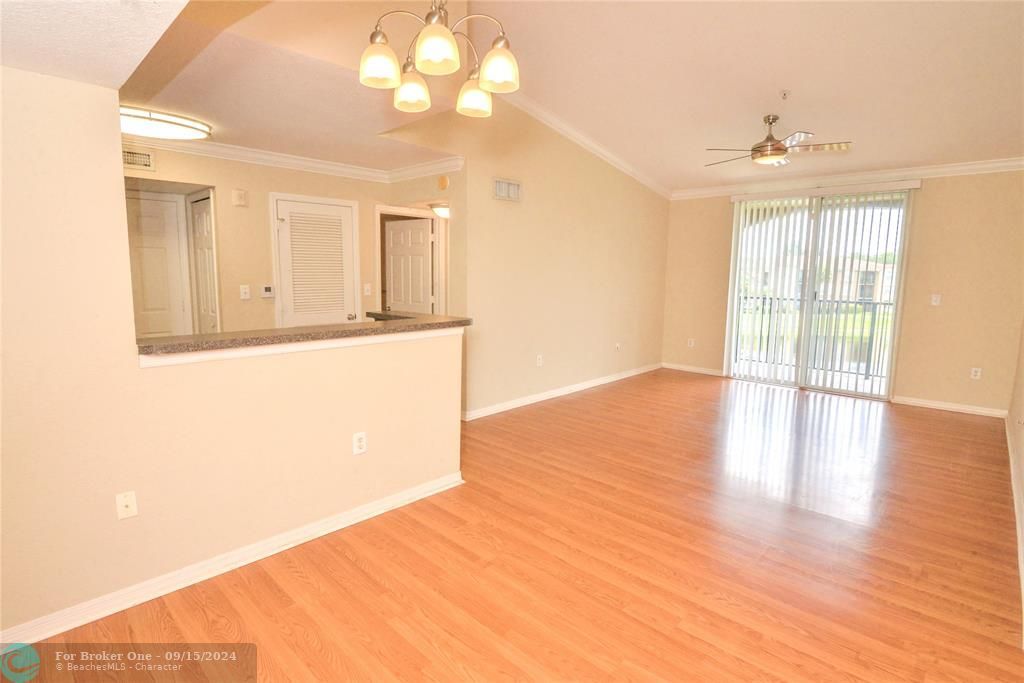 Active With Contract: $2,200 (2 beds, 2 baths, 1149 Square Feet)