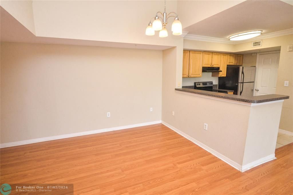 Active With Contract: $2,200 (2 beds, 2 baths, 1149 Square Feet)