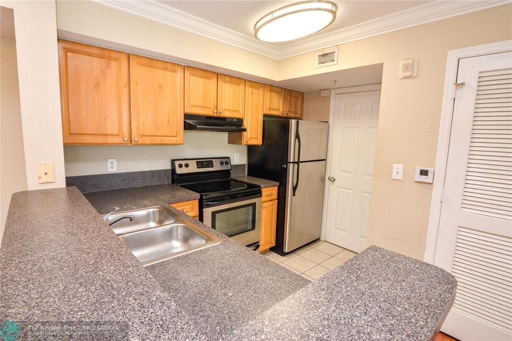 Active With Contract: $2,200 (2 beds, 2 baths, 1149 Square Feet)